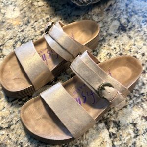 Blowfish rose gold sandals lightly worn. Great condition.